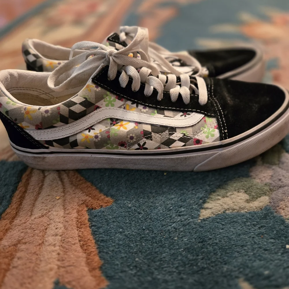 Vans Black and White Floral Sneakers - Picture 2 of 6
